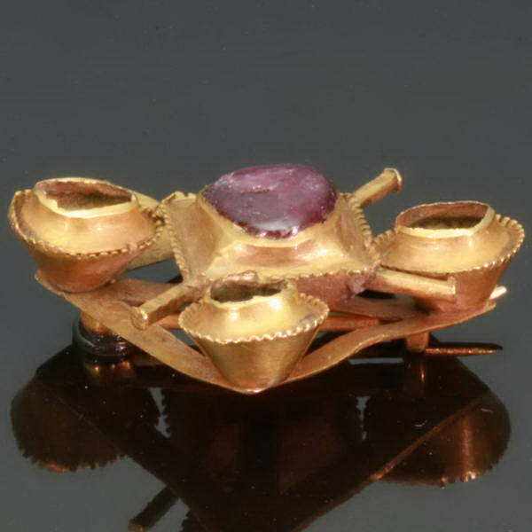 Late medieval early renaissance gold brooch (image 7 of 9)